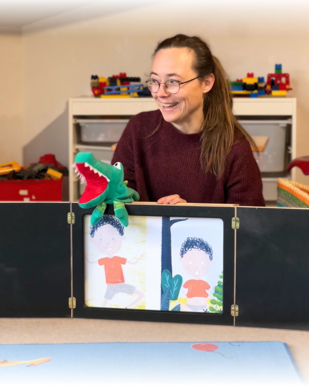 Kristin Laurenz, Bildungsreferentin von EAT mit ihrem Programm zum Buch "Das Krokodil im Bauch"