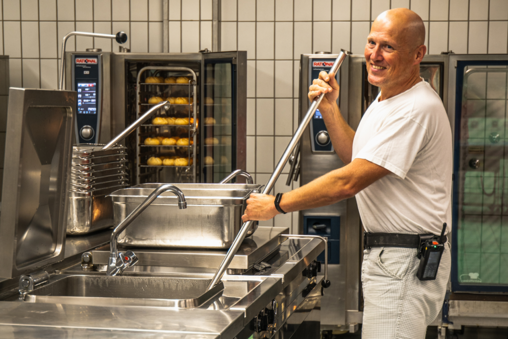 Küchenleitung der JVA Oldenburg, Holger Saberau, © Peter Berthold